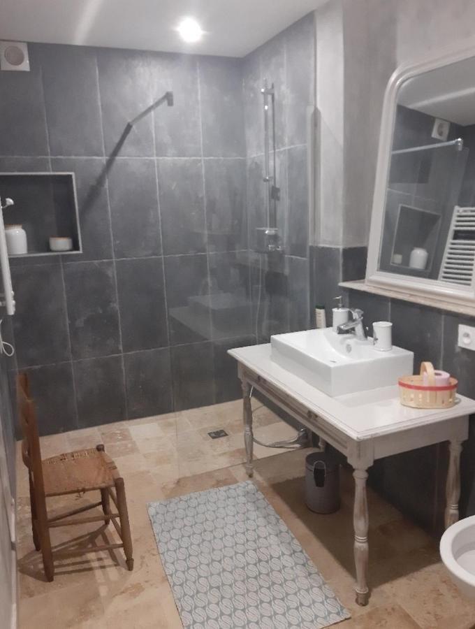 Charmant Studio Dans Maison D'Hote Dans Un Ecrin De Verdure 圣马丁勒瑞杜 外观 照片